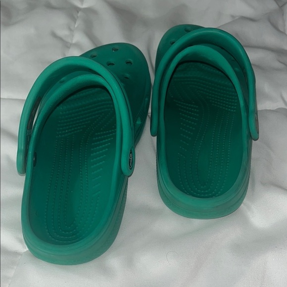 CROCS Teal Green Water Shoes with Ventilation Holes and Heel Strap - Picture 4 of 5